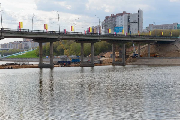Maio 2016 Construção Uma Ponte Rodoviária Sobre Rio Cheboksary Cheboksary — Fotografia de Stock