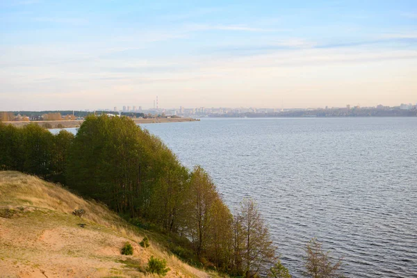 Άποψη Της Πόλης Cheboksary Από Την Άλλη Όχθη Του Ποταμού — Φωτογραφία Αρχείου