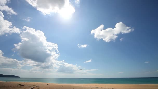 Piano di atterraggio sul mare all'aeroporto di Phuket Island. Tailandia — Video Stock