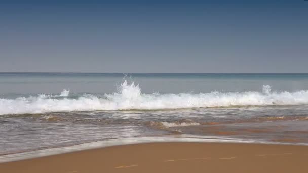Thailand. waves crashing on beach — Stock Video