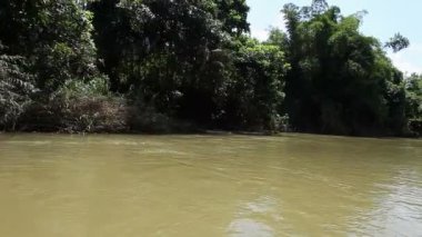 Tayland. Nehri rafting