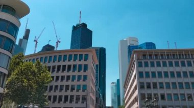 Almanya. Frankfurt am Main - 27 Temmuz 2018. Yaz. Sokak tipleri, şehrin mimarisi.