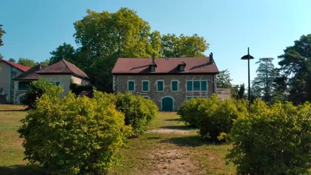Francia Prevessin Moens Agosto 2018 Estate Antico Edificio Nel Parco — Video Stock