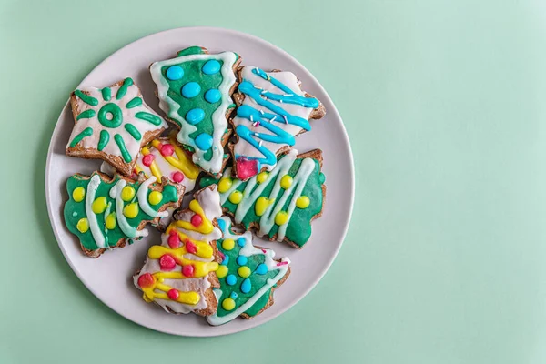 Fundo Festivo Christmass Biscoitos Gengibre Natal Artesanais Forma Árvores Decoradas — Fotografia de Stock