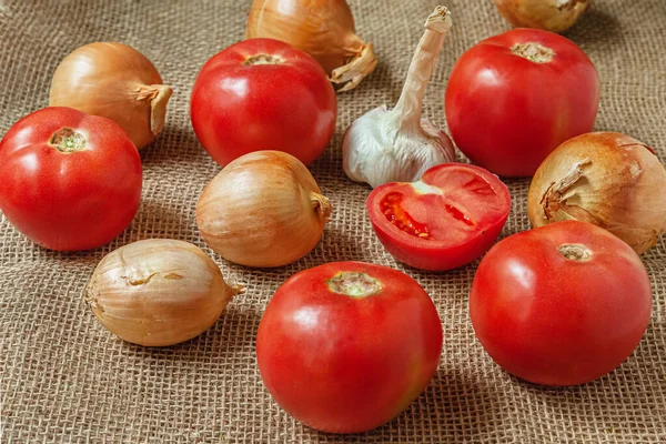 Tomates Cebollas Ajo Sobre Saco — Foto de Stock
