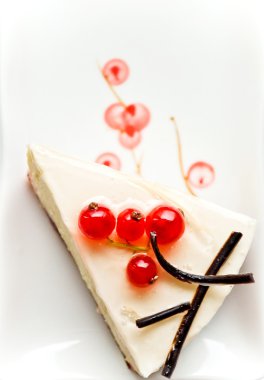 Cheesecake ile kırmızı kuş üzümü