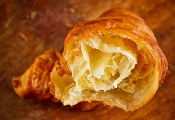 Čerstvě upečený croissant — Stock fotografie