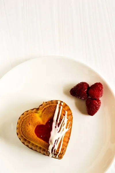 Heart-shaped mini cake — Stock Photo, Image