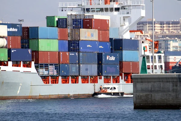 Containerfartyg segling — Stockfoto