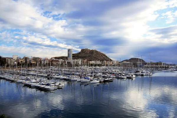 Puerto y fortaleza de Alicante —  Fotos de Stock