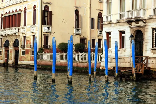 Edifícios e gôndolas no Grande Canal de Veneza — Fotografia de Stock