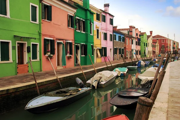 Canali e strade dell'isola di Burano — Foto Stock
