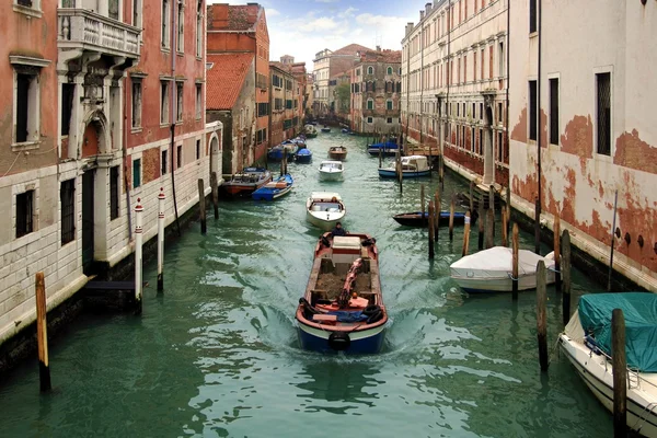 ヴェネツィアの素敵な運河 ロイヤリティフリーのストック写真