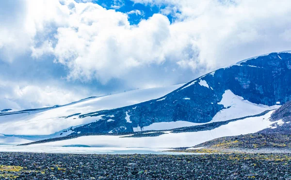 Norveç Jotunheimen Lom Kentinde Yaz Aylarında Karla Kaplı Galdhopiggen Norveç — Stok fotoğraf
