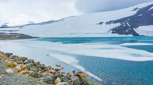 Galdhopiggen Sneeuw Bedekt Zomer Jotunheimen Lom Noorwegen Grootste Hoogste Berg — Stockfoto