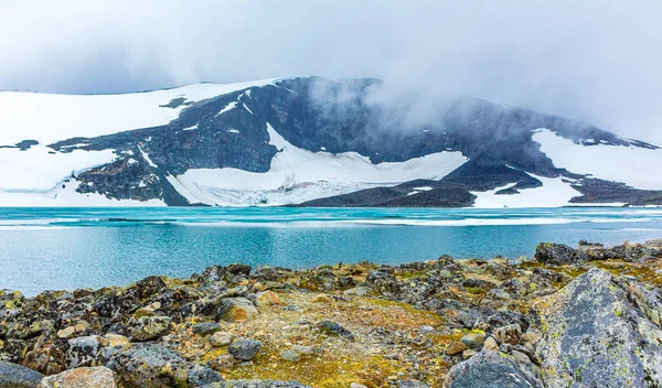 Galdhopiggen Pokryty Śniegiem Lecie Jotunheimen Lom Norwegii Jest Największą Najwyższą — Zdjęcie stockowe