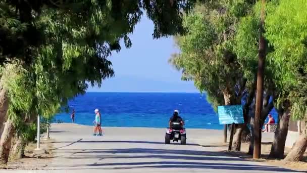 Rhodos Grekland September 2018 Kremasti Strandingång Med Turkost Klart Vatten — Stockvideo