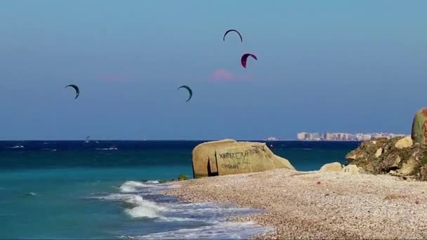 Расслабьтесь Виндсерфингом Отдыхом Родах Греции Красивых Чистых Бирюзовых Водах Пляжа — стоковое видео