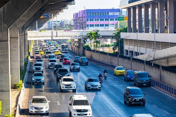 バンコクタイ27 2020年1月ドンムアンバンコクのラッシュ時のシティライフストリートカーと交通渋滞タイ — ストック写真