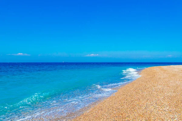 Turkuaz berrak su ve Rodos Yunanistan manzaralı Elli sahil manzarası.