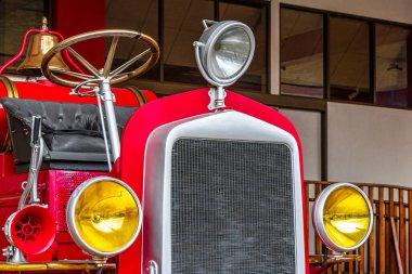 San Jose Kosta Rika 'da bir müzede eski kırmızı itfaiye arabası..