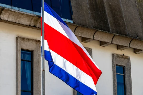 Σημαία Της Κόστα Ρίκα Παλιά Κτίρια Πίσω Από Την Κόστα — Φωτογραφία Αρχείου