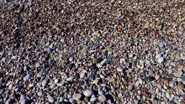 Rodos Turkuaz Berrak Dalgaları Kaya Parçalarıyla Kremasti Plajı — Stok video