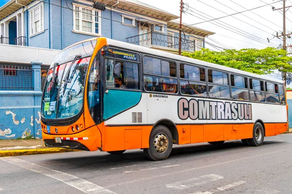 San Jose Costa Rica Janeiro 2021 Autocarros Coloridos Trânsito Movimentado — Fotografia de Stock