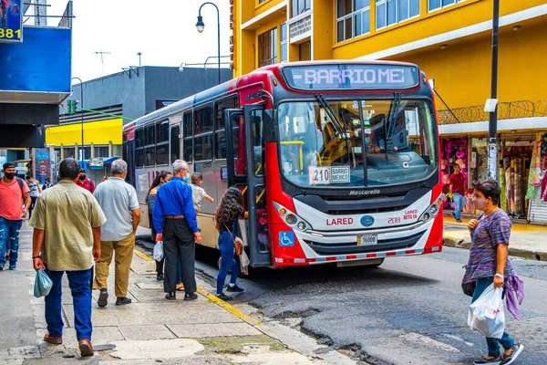 San José Costa Rica Enero 2021 Autobuses Coloridos Tráfico Concurrido —  Fotos de Stock