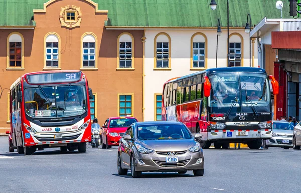 San Jose Costa Rica Janeiro 2021 Autocarros Coloridos Trânsito Movimentado — Fotografia de Stock