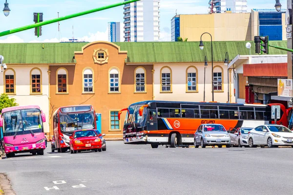 San José Costa Rica Enero 2021 Autobuses Coloridos Tráfico Concurrido —  Fotos de Stock