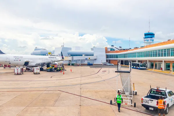 Cancun Meksika 06. Ağustos 2021 Cancun, Meksika 'dan San Jose' ye Cancun havaalanından Kosta Rika 'ya Volaris ile uçun..