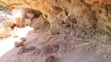 Anthony Quinn Körfezi Doğa Manzarası Rodos 'taki Faliraki' de turkuaz berrak su manzaralı.