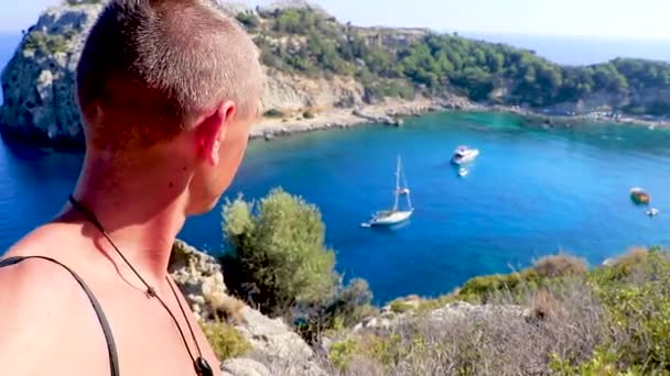 Russian Tourist Traveler Anthony Quinn Bay Turquoise Clear Water Faliraki — Stock Video