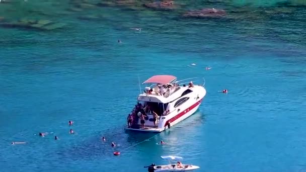 Rhodos Griechenland September 2018 Anthony Quinn Bay Panoramablick Mit Yachtboot — Stockvideo