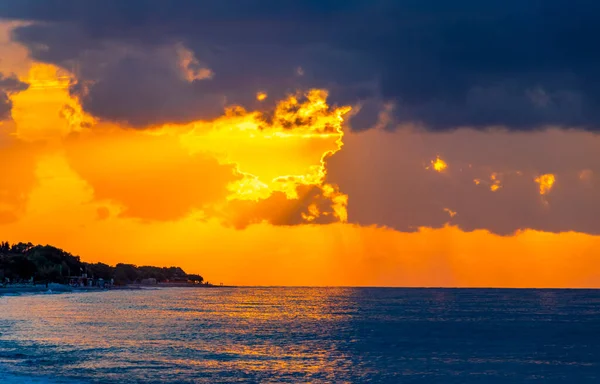 Couleurs Dorées Beau Coucher Soleil Ialysos Beach Sur Île Rhodes — Photo