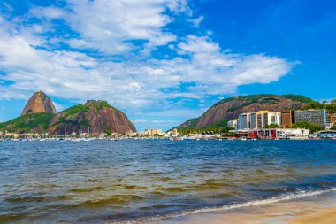 Rio de Janeiro Brezilya 'daki Urca köyünün Pao de Acucar panorama manzarası ve şehir manzarası..