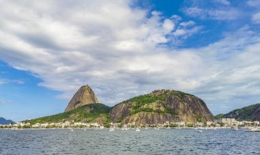 Rio de Janeiro Brezilya 'daki Urca köyünün Pao de Acucar panorama manzarası ve şehir manzarası..