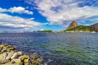 Rio de Janeiro Brezilya 'daki Urca köyünün Pao de Acucar panorama manzarası ve şehir manzarası..