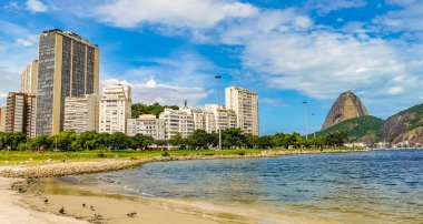 Rio de Janeiro Brezilya 'daki Urca köyünün Pao de Acucar panorama manzarası ve şehir manzarası..