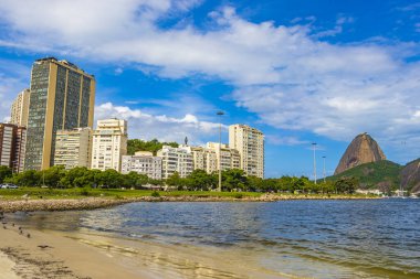 Rio de Janeiro Brezilya 'daki Urca köyünün Pao de Acucar panorama manzarası ve şehir manzarası..