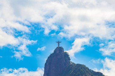 Corcovado Dağı manzaralı Cristo Redentor ve Alto da Boa Vista Rio de Janeiro Brezilya ormanları.