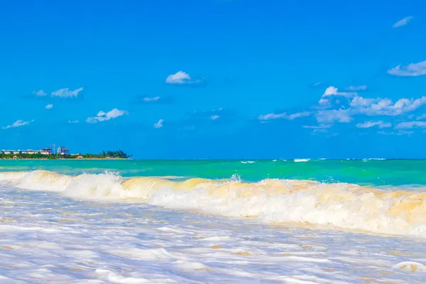 Praia Mexicana Tropical Com Ondas Fortes Águas Azuis Turquesa Clara — Fotografia de Stock