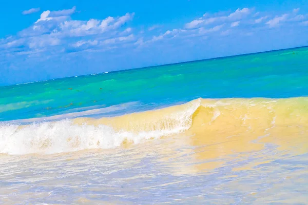 Tropická Mexická Pláž Silnými Vlnami Průzračnou Tyrkysově Modrou Vodou Playa — Stock fotografie