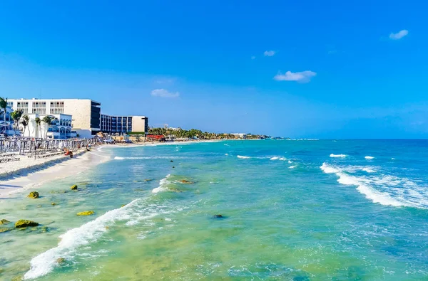 墨西哥普莱亚德尔卡门的热带墨西哥海滩景观全景 蓝水清澈碧绿 — 图库照片