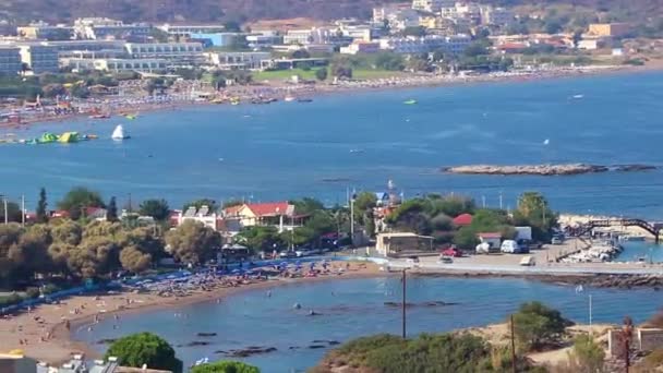 Faliraki Bucht Und Strand Erstaunliche Meerlandschaft Stadt Und Gebirgslandschaft Panorama — Stockvideo