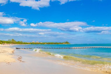 Playa 88 'den tropik Meksika plajı manzarası ve Playa del Carmen Mexico' dan Punta Esmeralda.