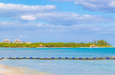 Playa 88 'den tropik Meksika plajı manzarası ve Playa del Carmen Mexico' dan Punta Esmeralda.