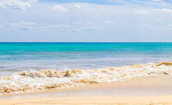 Playa Tropical Mexicana Con Fuertes Olas Agua Azul Turquesa Playa — Foto de Stock