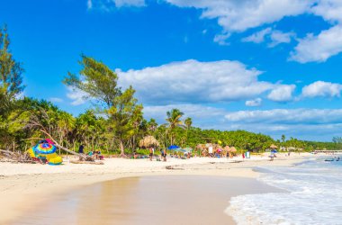 Playa del Carmen 30. Ekim 2021 Playa 88 ve Punta Esmeralda Playa del Carmen Mexico 'dan tropik Meksika plaj manzarası.